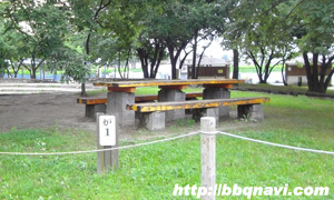 庄内緑地 バーベキュー野外テーブル